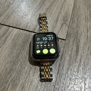 Apple Watch Series 6 40 mm in Space Gray